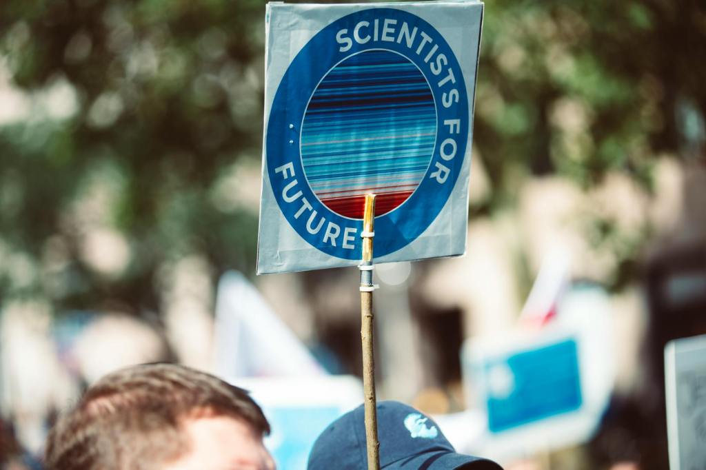 Scientists Defend Democracy with Anti-Autocracy&nbsp;Guide